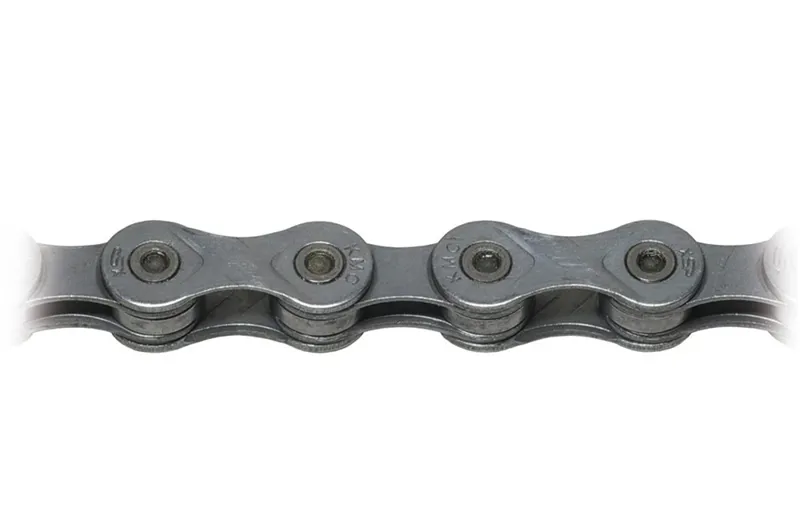 KMC E8 EPT 8-speed 136 Link Chain in Silver